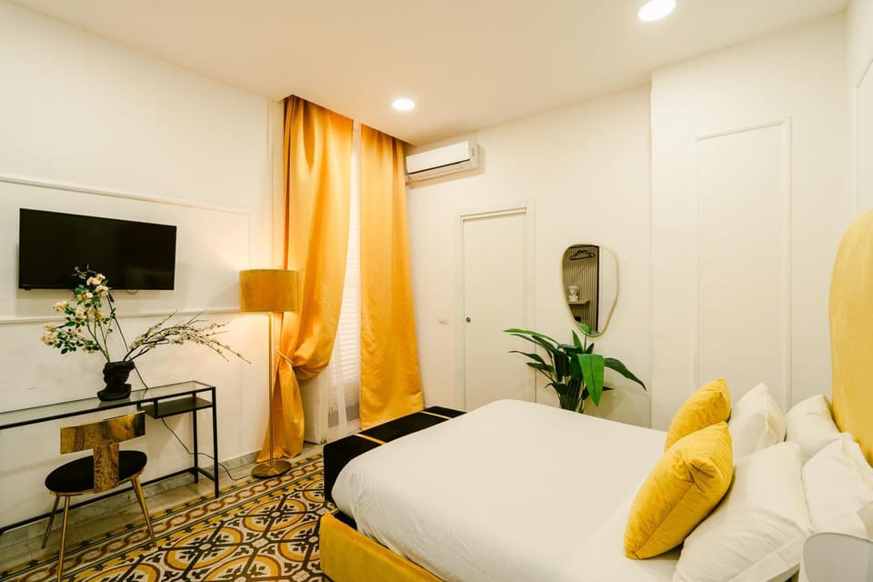 Random B&B By Dimorra Bed and Breakfast in Naples