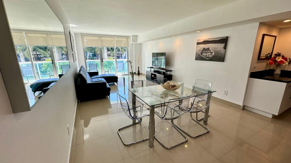 Sunny Isles, beach life! Parking included Apartment in Sunny Isles Beach