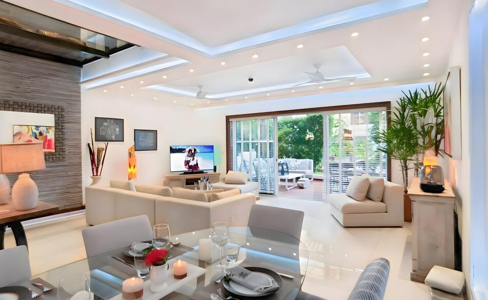 Communal lounge/ TV room, TV and multimedia, Balcony/Terrace, Dining area