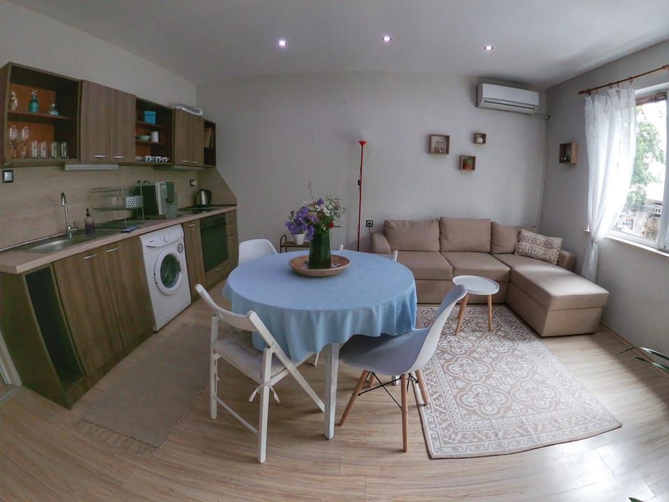 Kitchen or kitchenette, Living room