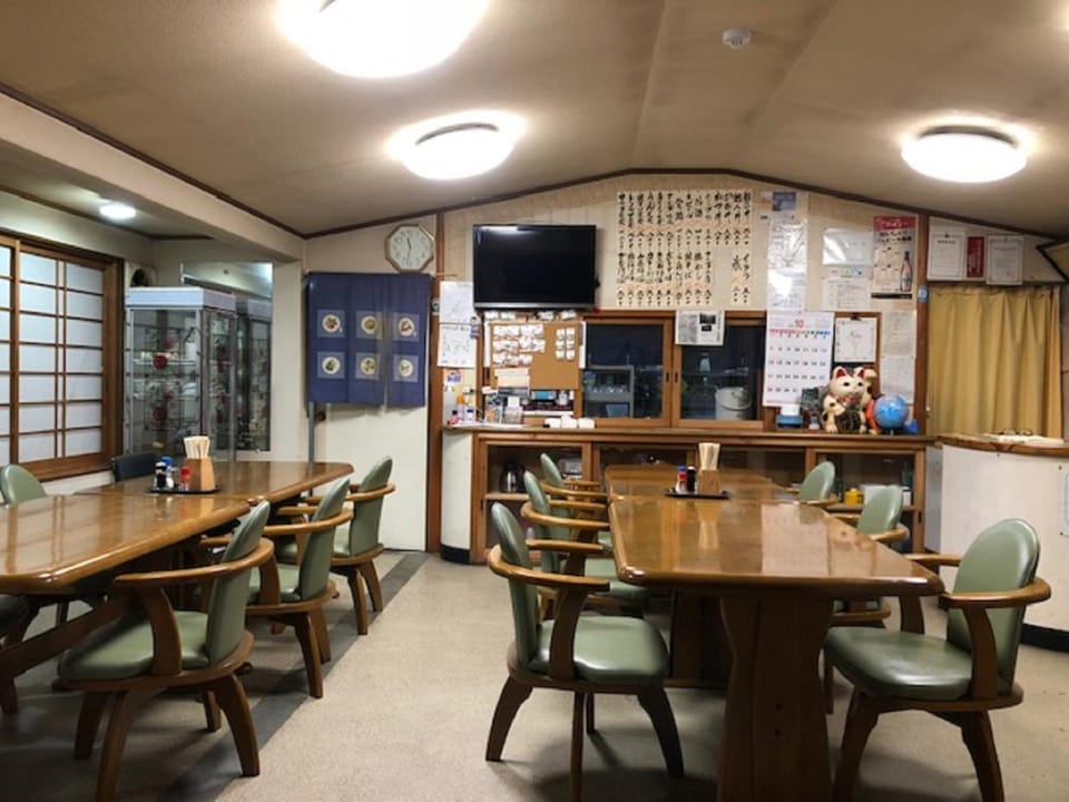 Restaurant/places to eat, Food and drinks