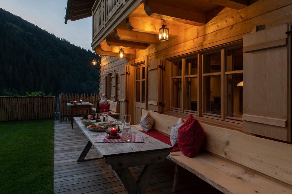 Natural landscape, BBQ facilities, Garden, Balcony/Terrace, Dining area, Mountain view