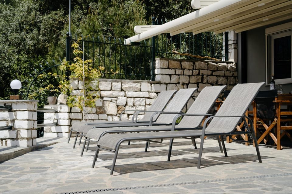 Patio, Day, sunbed