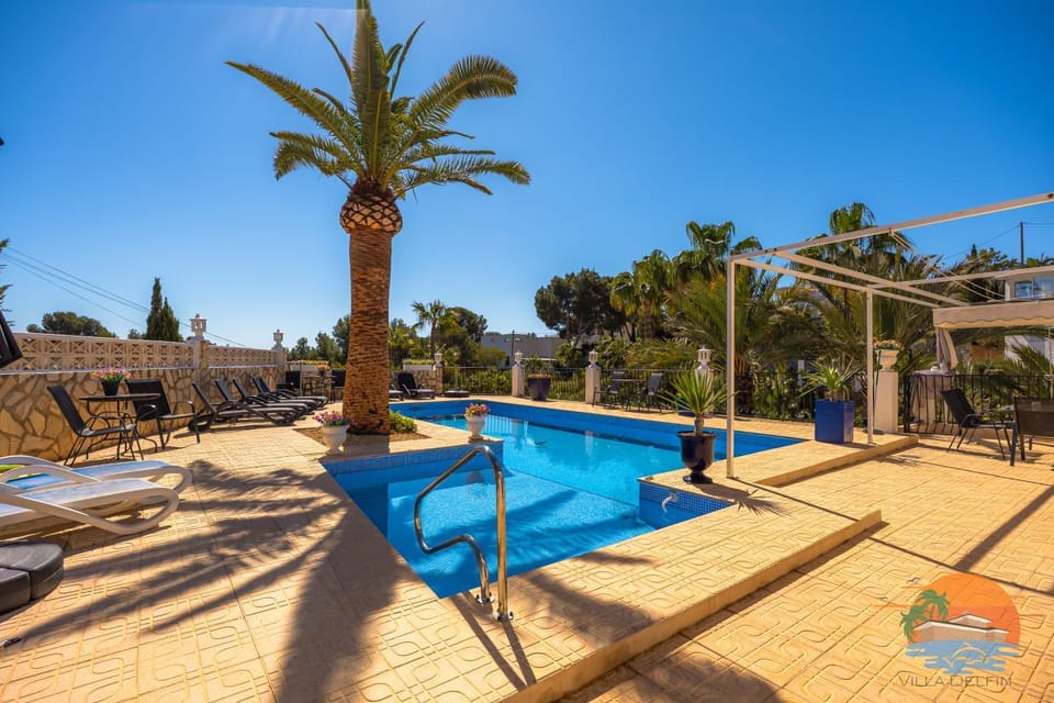 Patio, Day, Pool view, Swimming pool, sunbed
