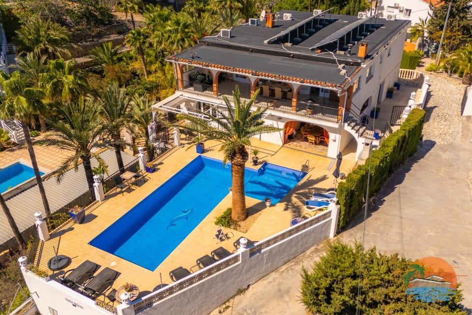 Property building, Day, Bird's eye view, Pool view, Swimming pool, Parking, sunbed