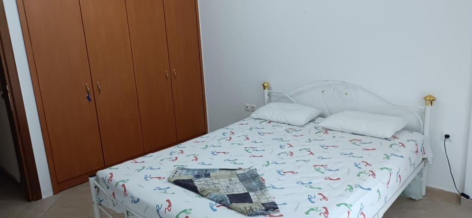 Bed, Photo of the whole room, Bedroom, wardrobe