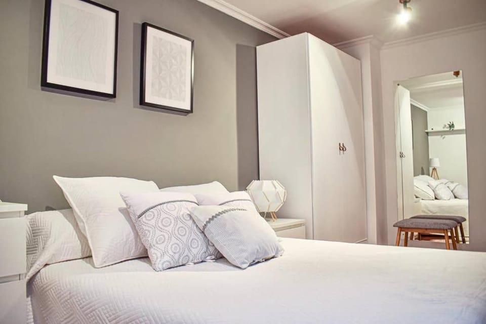 Photo of the whole room, Bedroom