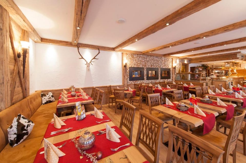 Restaurant/places to eat, Restaurant/places to eat