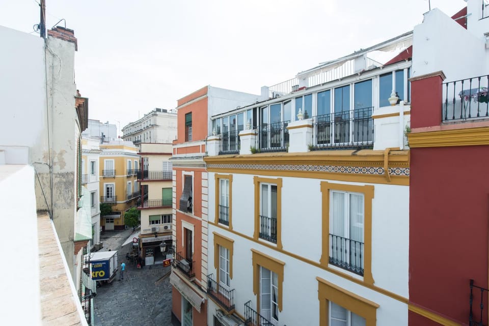 Nearby landmark, Neighbourhood, Balcony/Terrace, City view, Street view