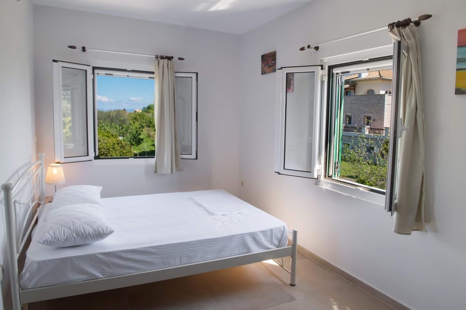 Bedroom, Mountain view, Inner courtyard view