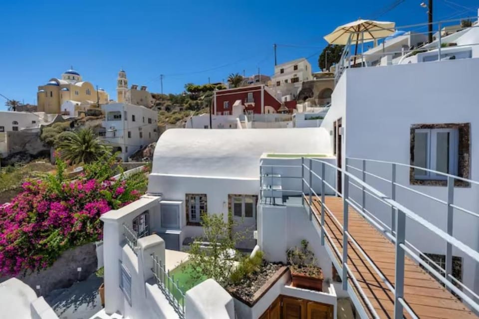 Property building, Day, View (from property/room), Balcony/Terrace