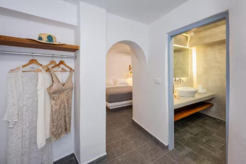 Bed, Bathroom, Bedroom, towels, wardrobe