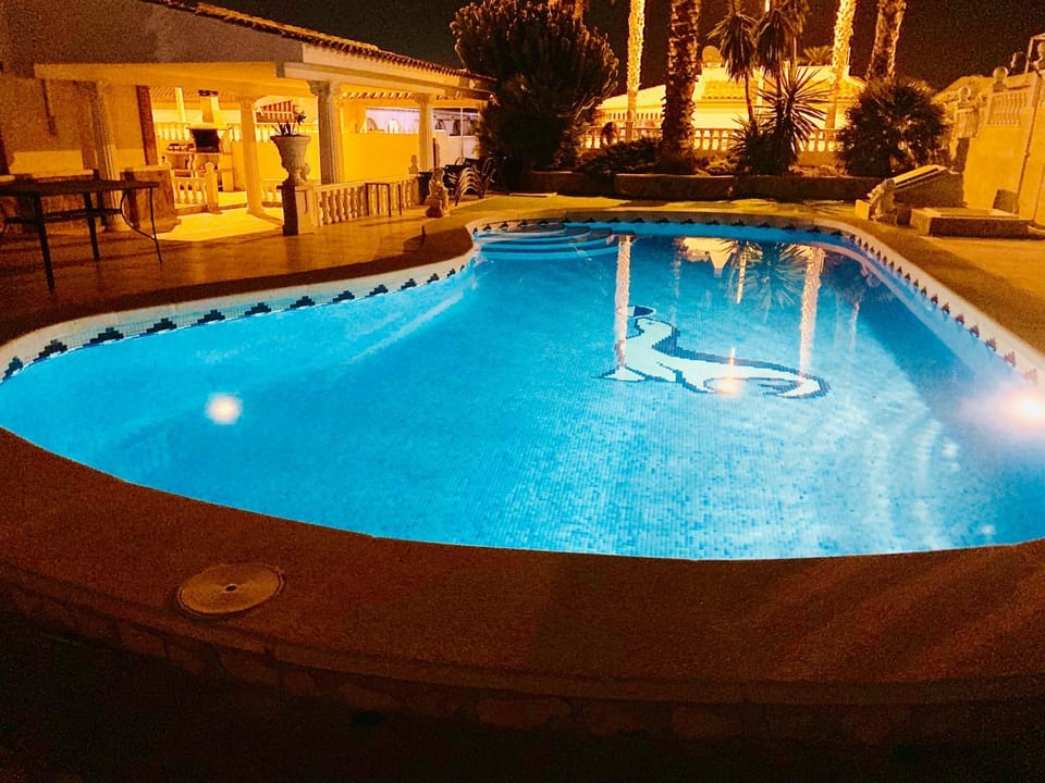 Swimming pool, Swimming pool