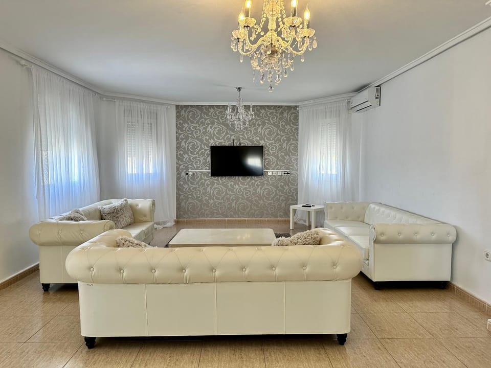 Villas Yanina Luxe GA Heated Private Pool Apartment in Alacantí