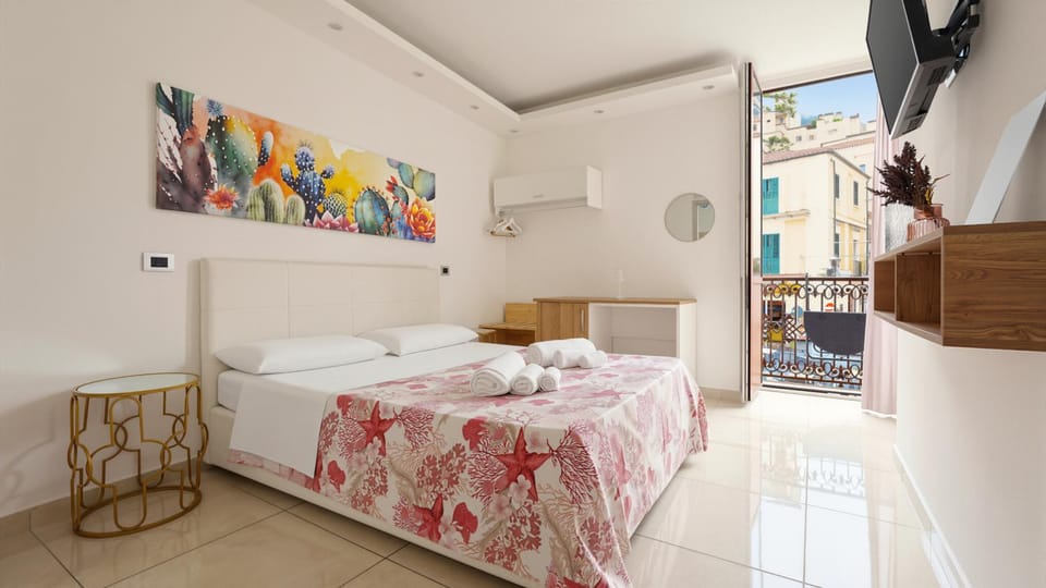 Bed, TV and multimedia, Bedroom, towels, air conditioner