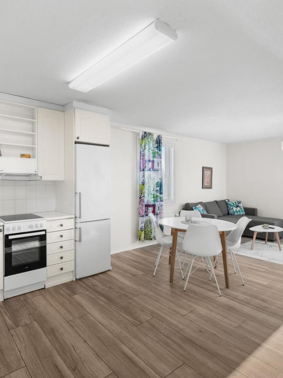 Kitchen or kitchenette, Dining area, oven, stove