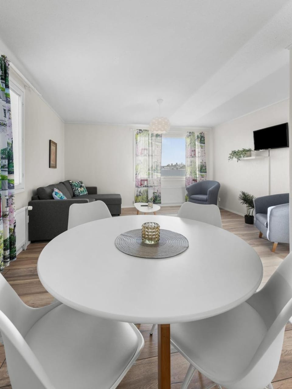 TV and multimedia, Living room, Dining area