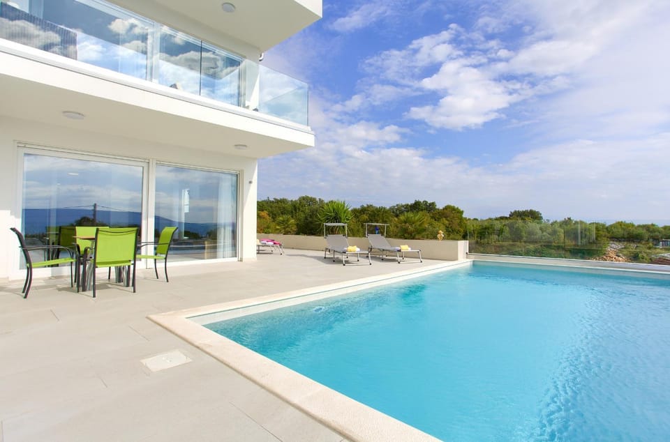 Property building, Swimming pool, Swimming pool