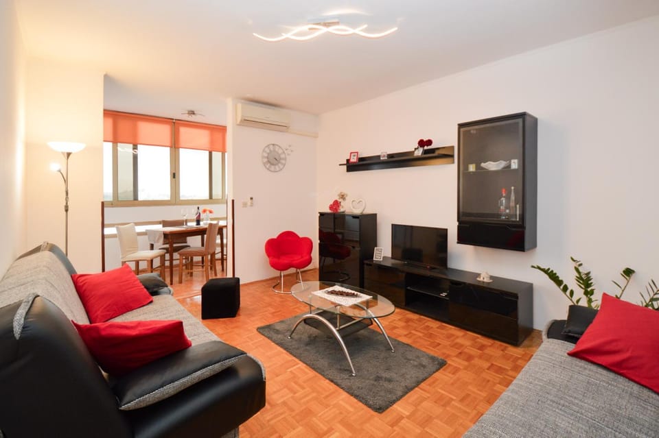 Living room, Photo of the whole room, Seating area