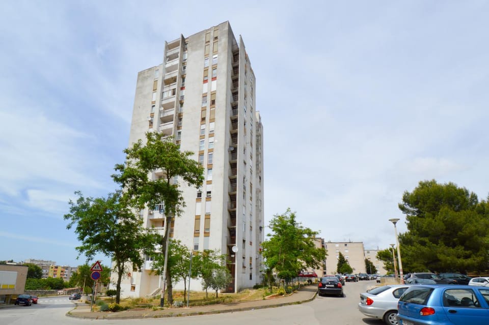 Nearby landmark, Day, Neighbourhood, Other, On site, Street view