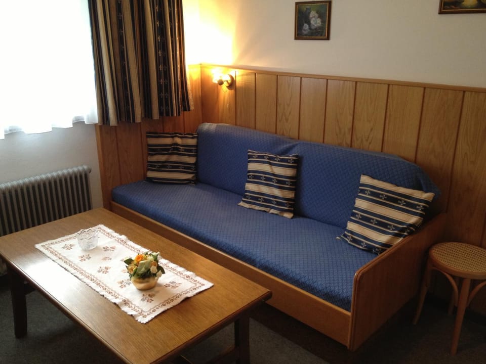 Day, Living room