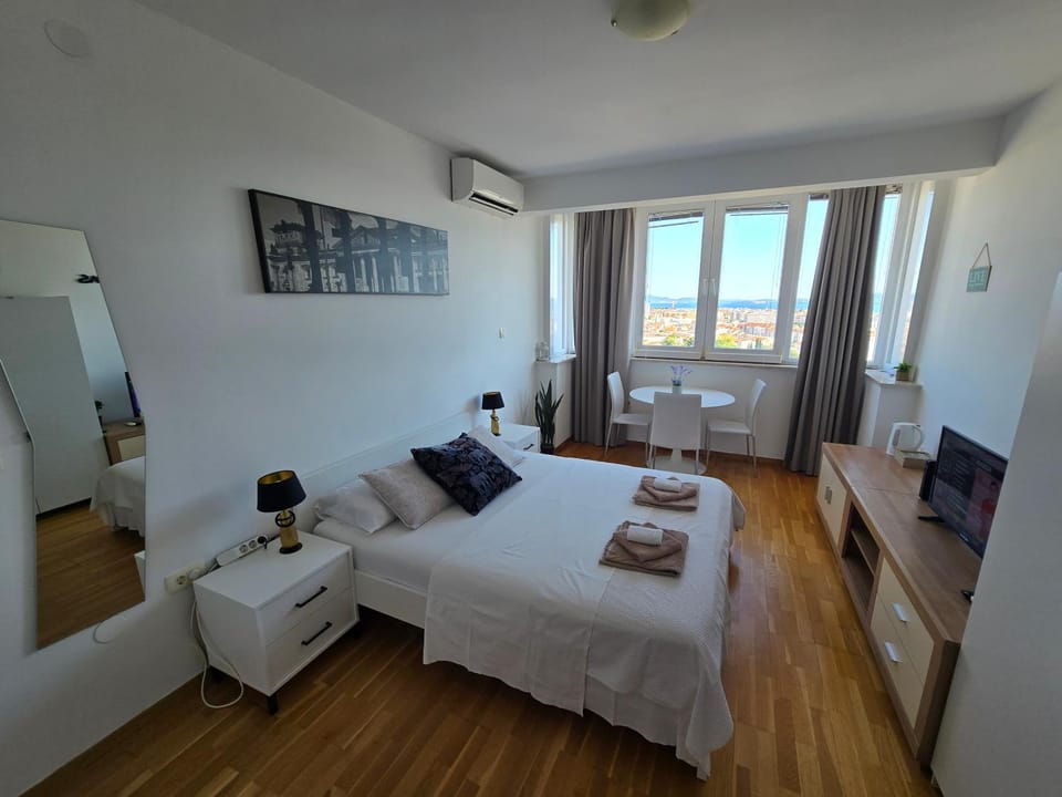Studio apartment KIKI with a sea view, free WiFi, for 2 persons Apartment in Zadar