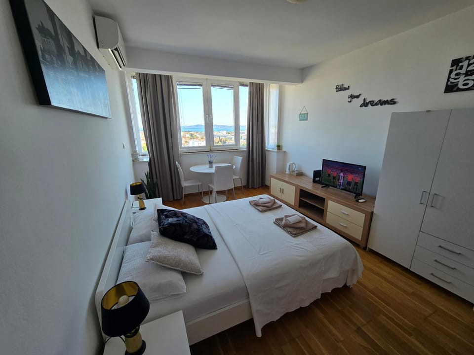 Studio apartment KIKI with a sea view, free WiFi, for 2 persons Apartment in Zadar