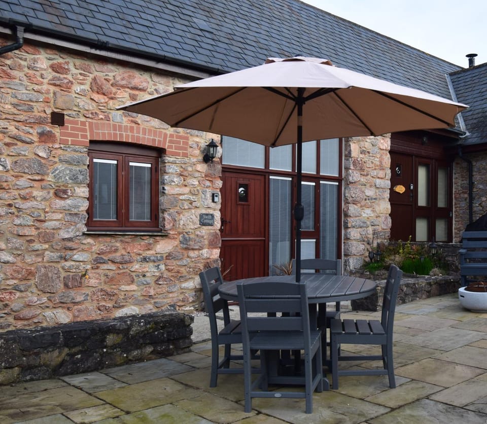 Patio, Dining area