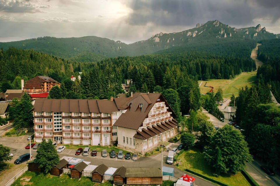 Property building, Nearby landmark, Day, Natural landscape, Bird's eye view, Mountain view