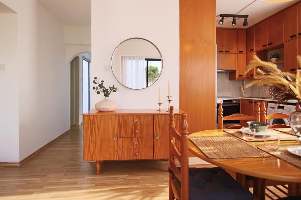 Coffee/tea facilities, Kitchen or kitchenette, Dining area