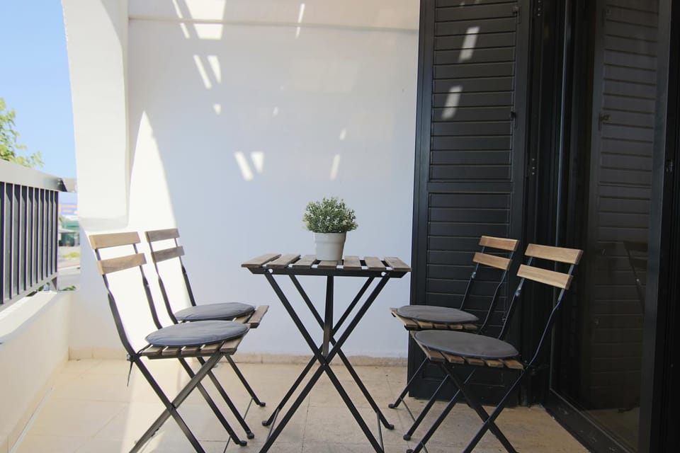 Patio, Balcony/Terrace, Living room, Seating area, Dining area