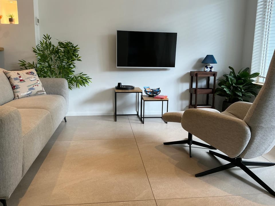 Communal lounge/ TV room, TV and multimedia