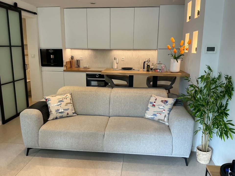Communal lounge/ TV room, Communal kitchen