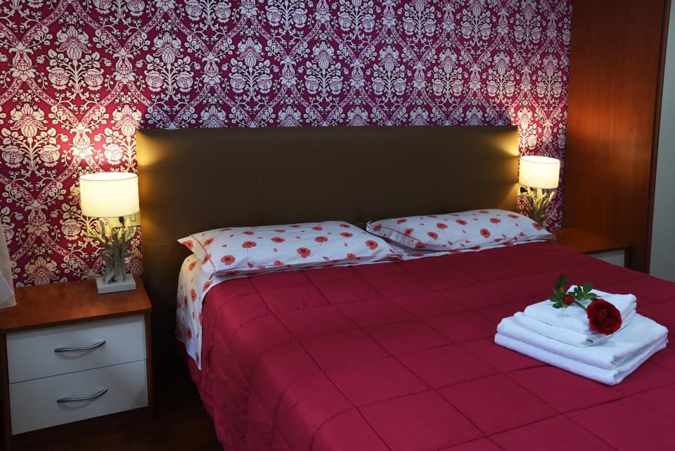 Bed, Photo of the whole room