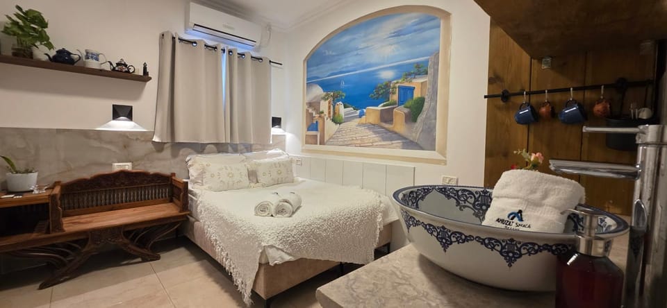 Bed, Photo of the whole room, Bedroom, towels, air conditioner