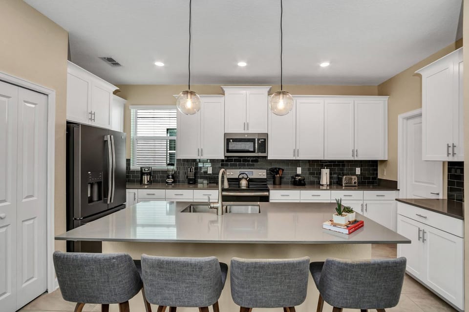 Seating area, kitchen