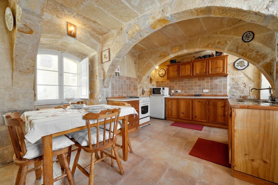 Kitchen or kitchenette, Living room, Seating area, Dining area, stove, kitchen, kitchen