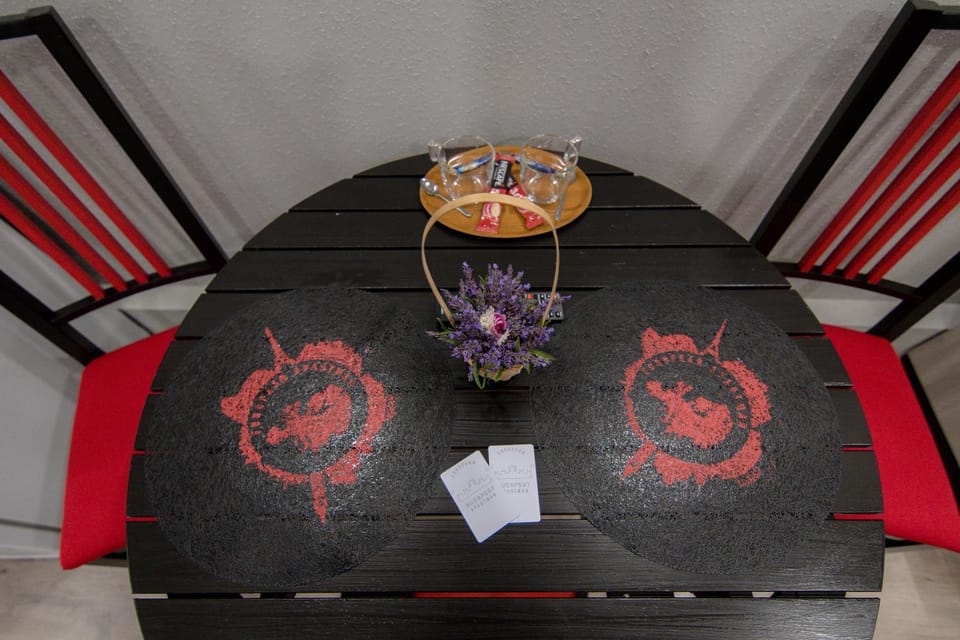 Photo of the whole room, Dining area