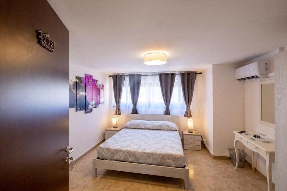 Bed, Photo of the whole room