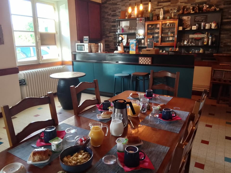 Lounge or bar, Breakfast