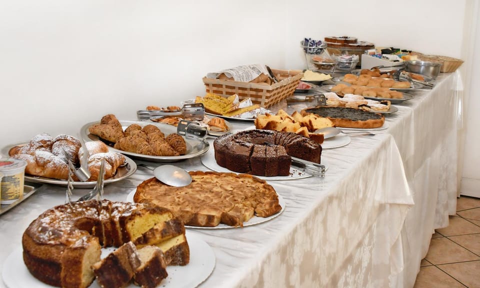 Food and drinks, Food, Breakfast, Continental breakfast, Buffet breakfast