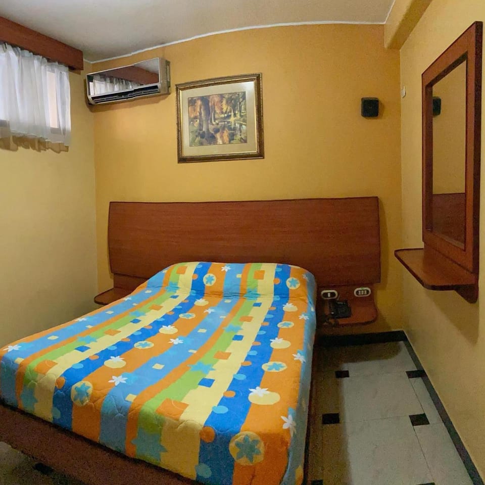 Bed, TV and multimedia, Photo of the whole room, Bedroom, air conditioner