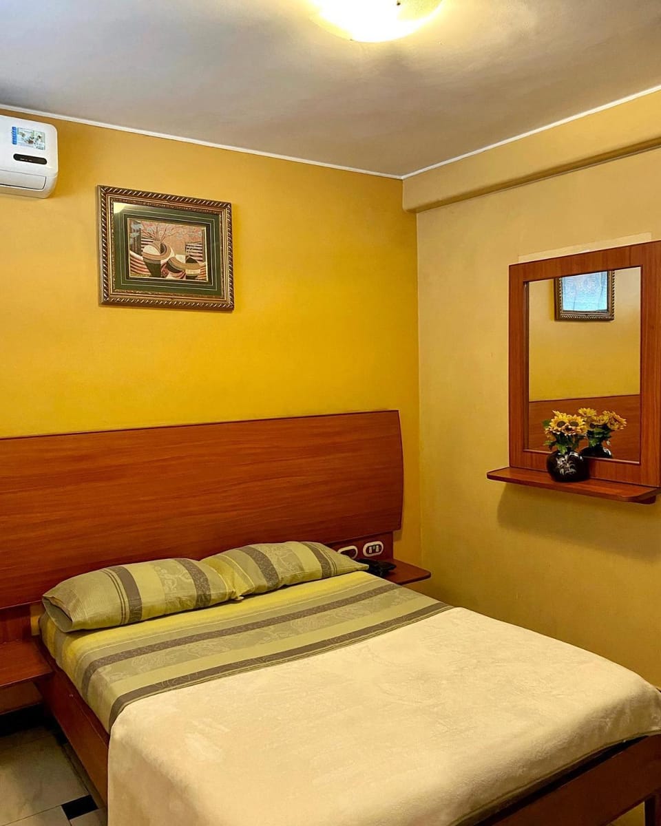 Bed, TV and multimedia, Photo of the whole room, Bedroom, air conditioner