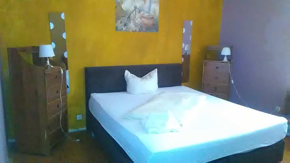 Bed, Photo of the whole room, Decorative detail, Bedroom, towels