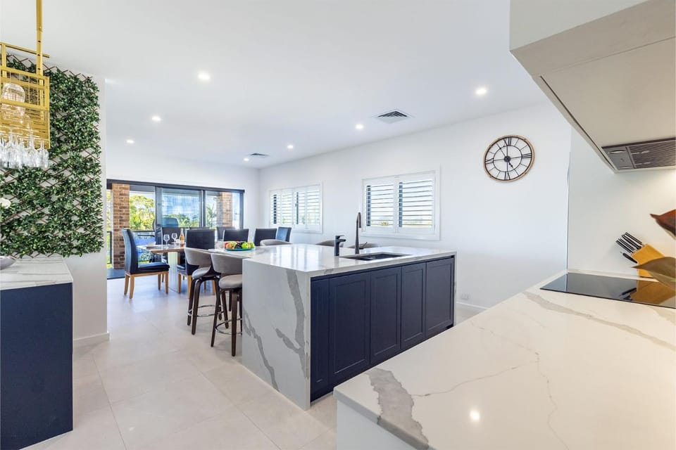 Away Nelson Bay, 29 Wollomi Ave - Spacious family home with water views, pet friendly, Wifi & aircon House in Corlette