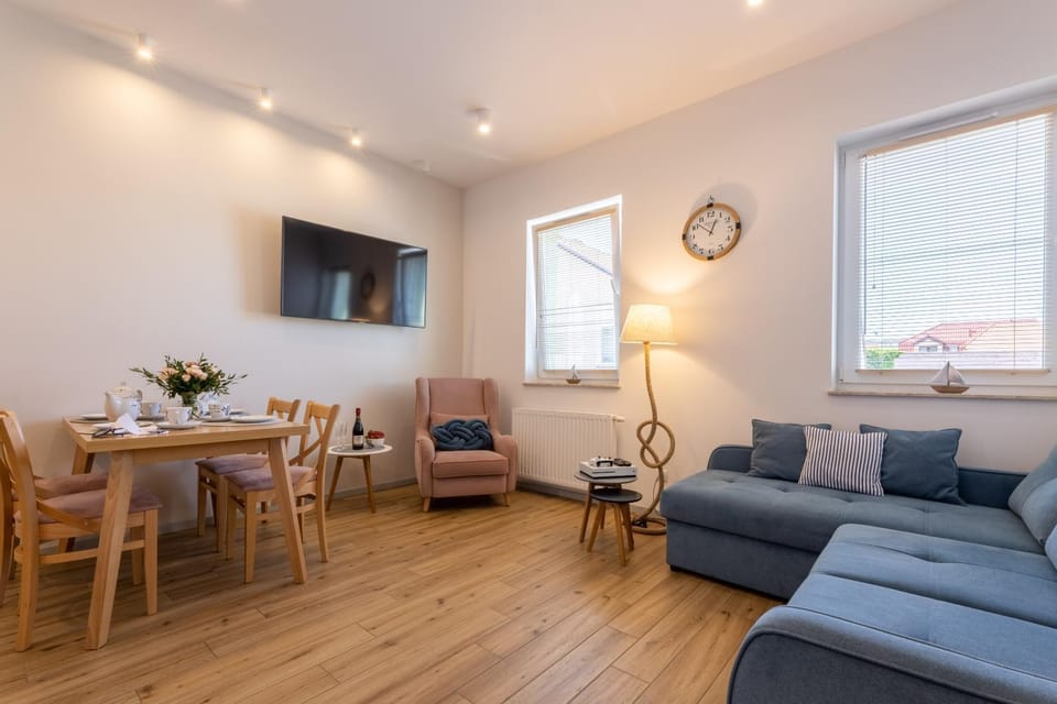 TV and multimedia, Living room, Dining area