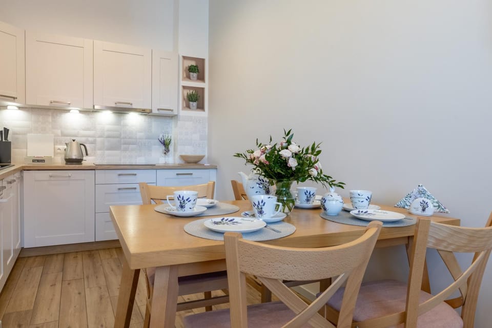 Coffee/tea facilities, Kitchen or kitchenette, Dining area