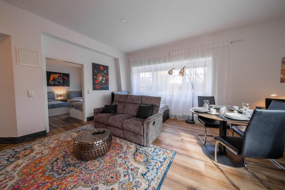 TV and multimedia, Living room, Seating area, Dining area