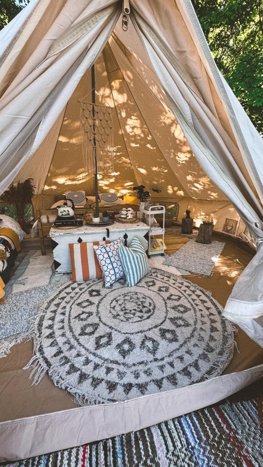 Day, Living room