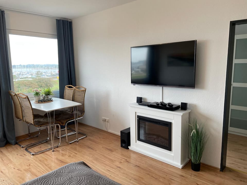 TV and multimedia, Living room, Dining area